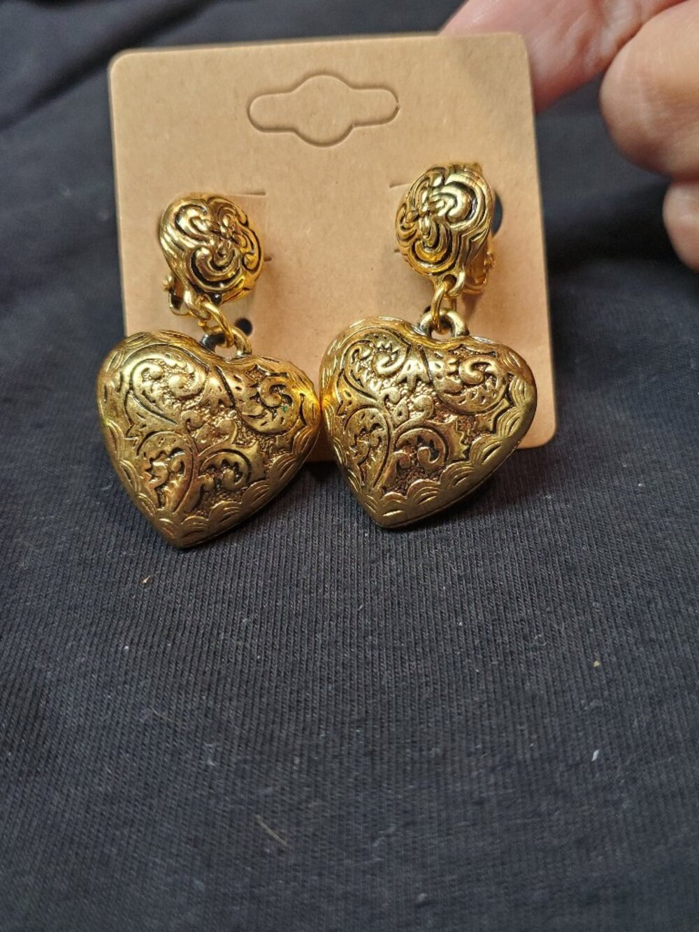 Vintage 1990s Avon Gold Tone Ornate Etched Heart Dangle Clip On Earrings